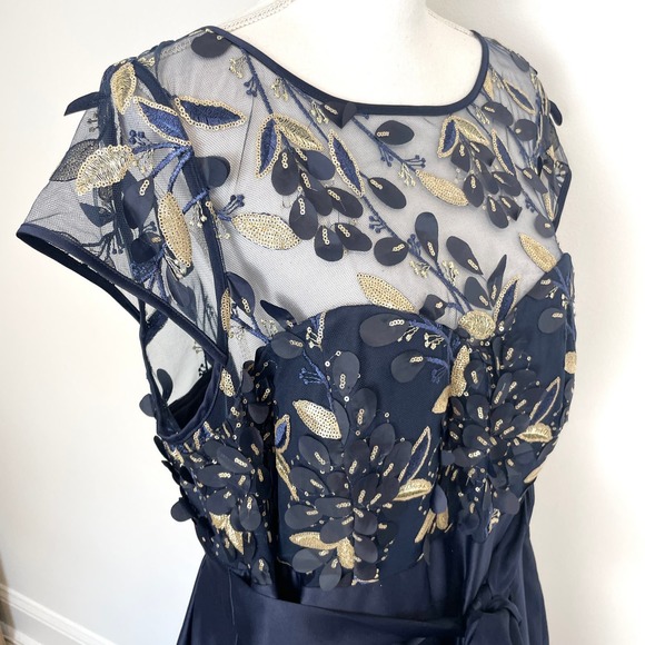 Xscape 3D Floral Applique Illusion Bodice Ball Gown In Navy Size 18W New - Picture 9 of 16